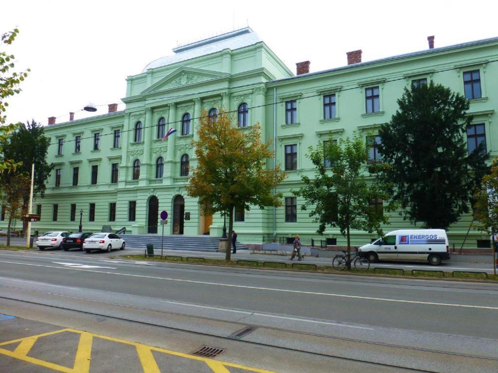 Konzul -Top Apartment, Strict Center, Parking Osijek Exteriér fotografie
